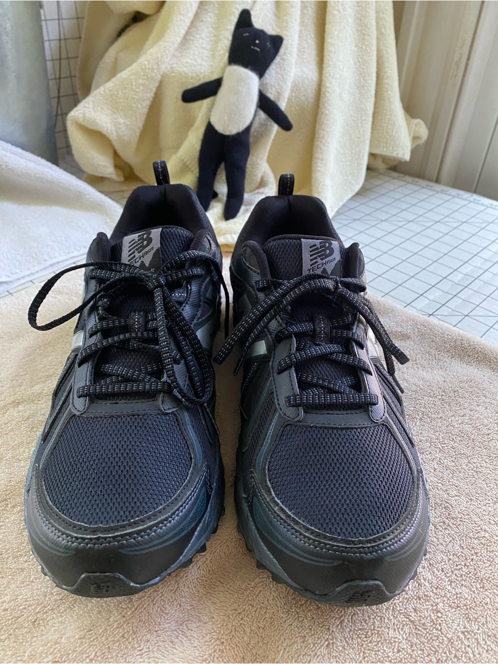New Balance Men's Black Athletic Techrunning Sneakers